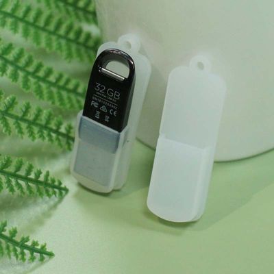 मल्टीकलर सिलिकॉन प्रोटेक्टिव कवर USB ड्राइव के लिए फिसलन रोधी है